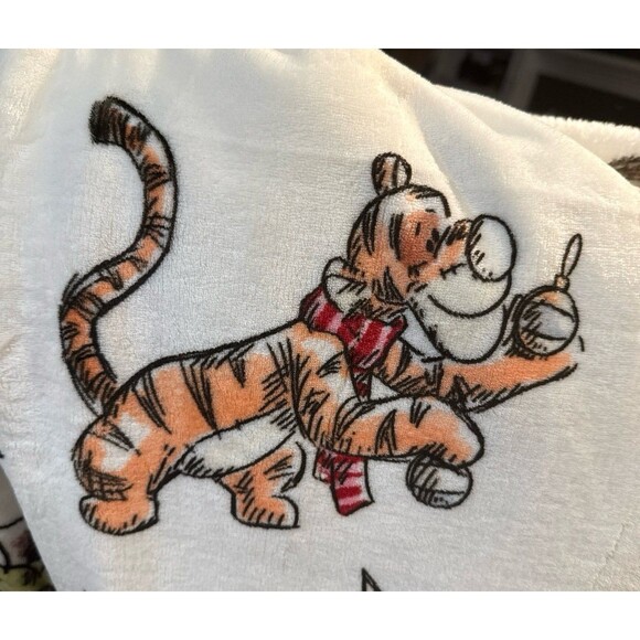 WINNIE THE POOH CHRISTMAS BLANKET - Picture 6 of 6